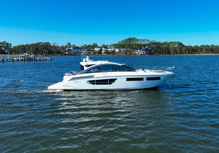 Harper Bell Yacht Photos Pics 2020 Cruisers Yachts- HARPER BELL-