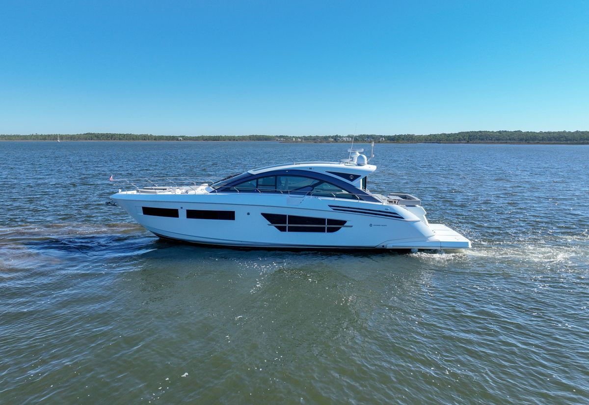 2020 Cruisers Yachts 59 