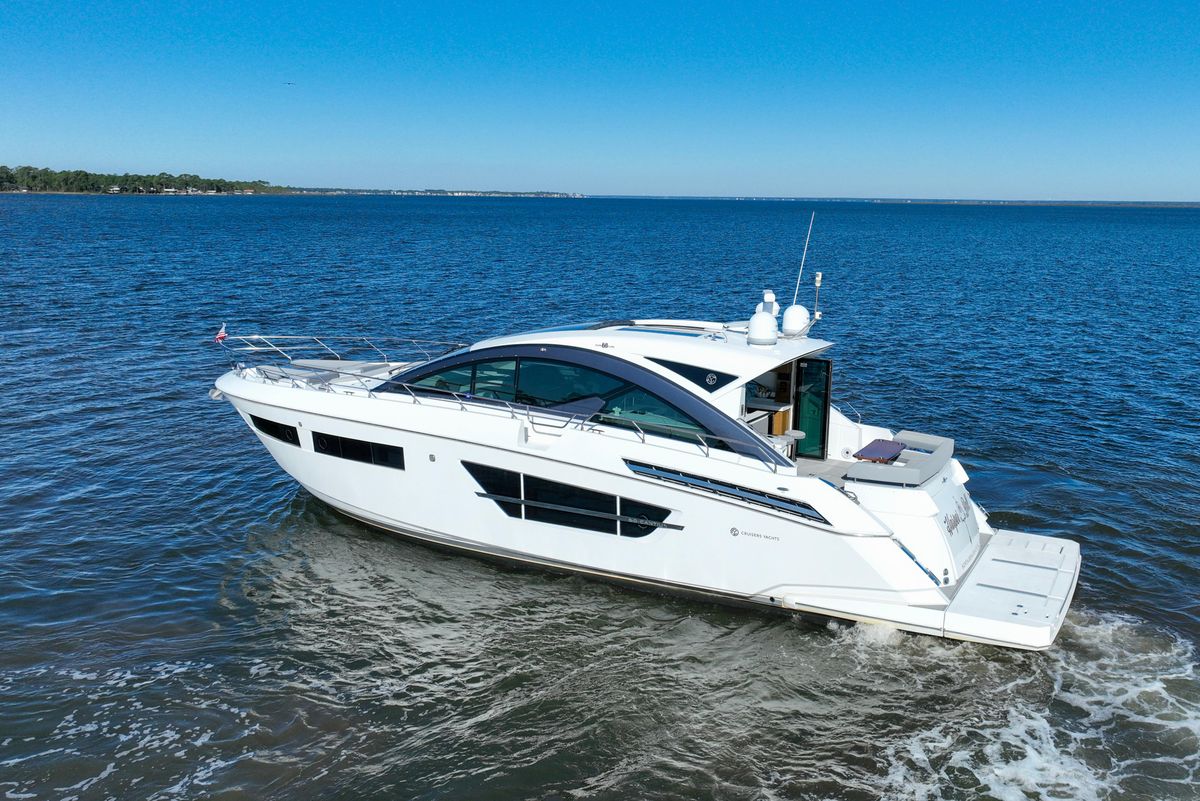 2020 Cruisers Yachts 59 