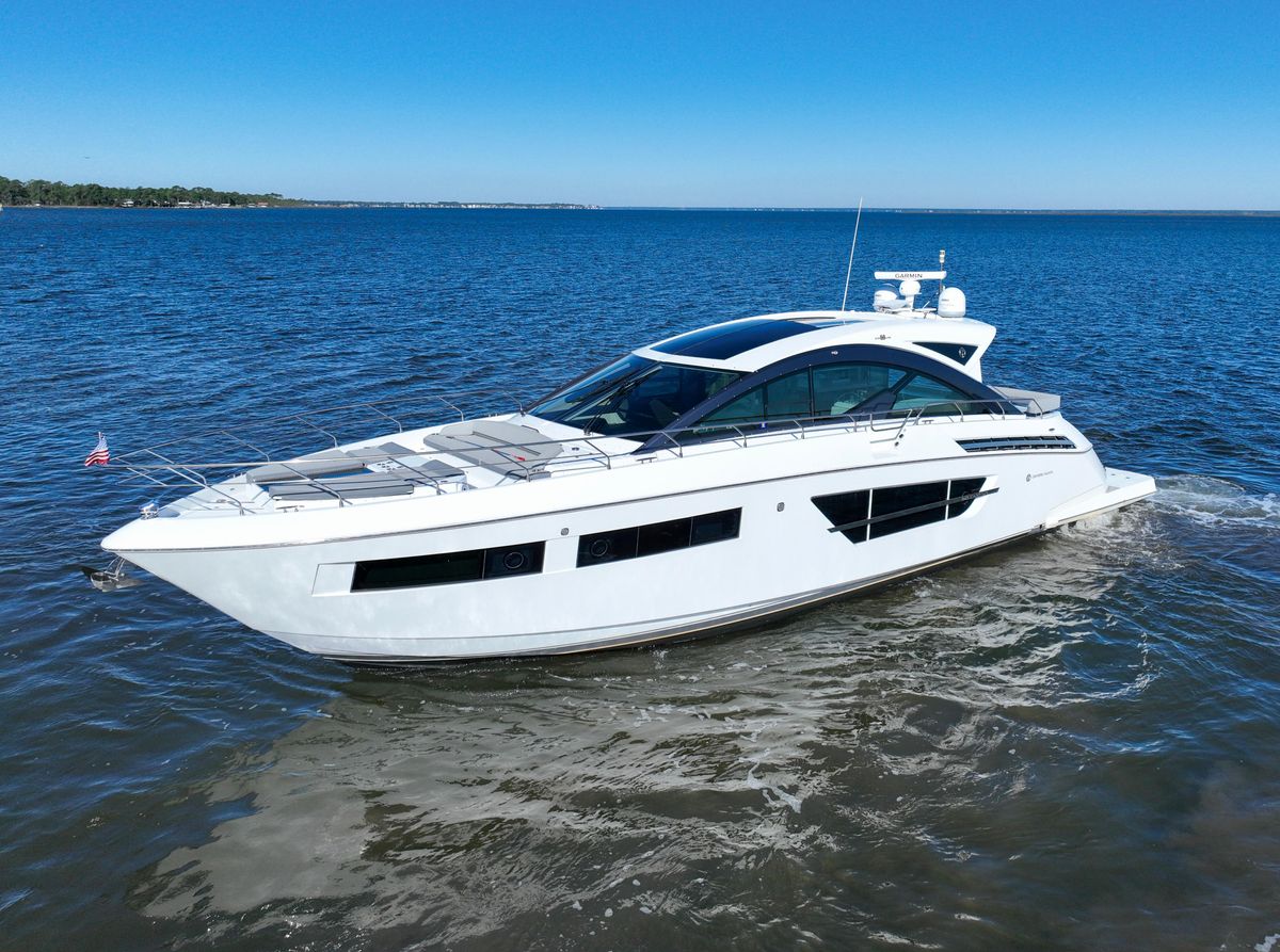 2020 Cruisers Yachts 59 