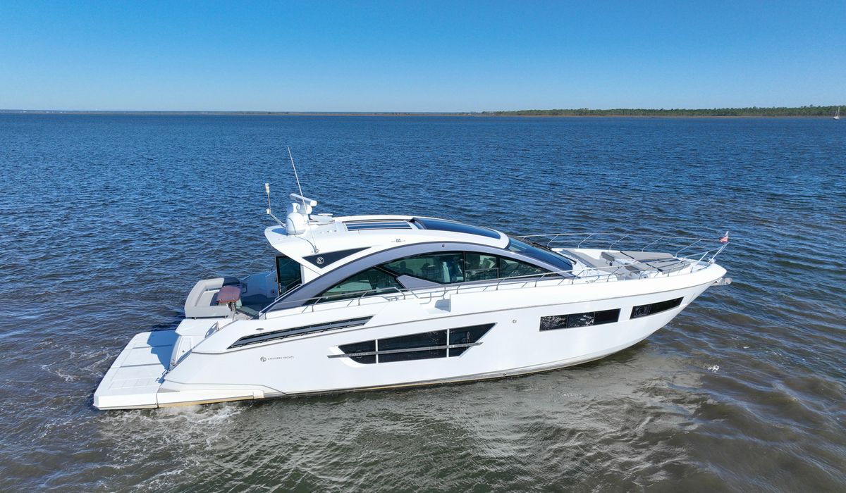 2020 Cruisers Yachts 59 