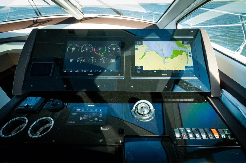 Harper Bell Yacht Photos Pics 2020 Cruisers Yachts- HARPER BELL- Helm 2