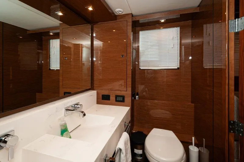 Harper Bell Yacht Photos Pics 2020 Cruisers Yachts- HARPER BELL- Master Head