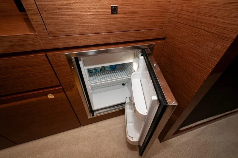 Harper Bell Yacht Photos Pics 2020 Cruisers Yachts- HARPER BELL- Master SR 4