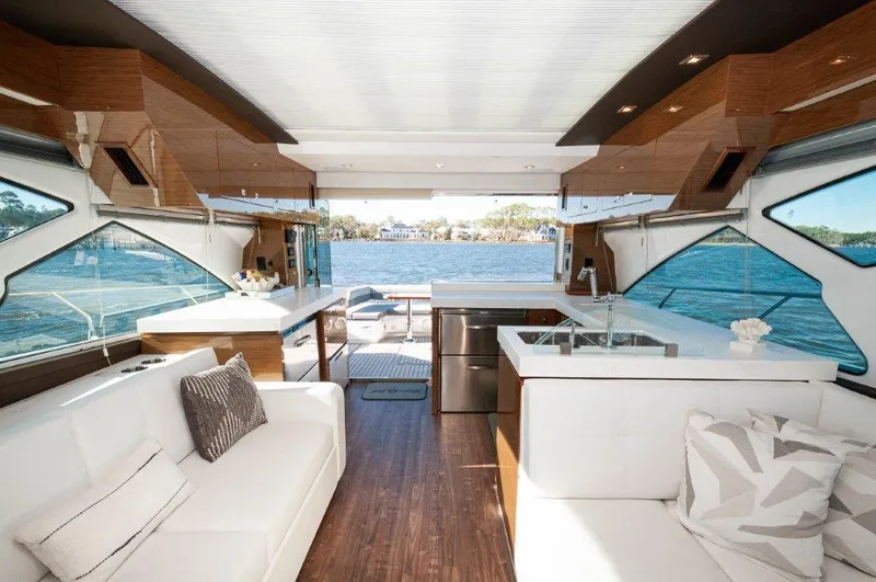 Harper Bell Yacht Photos Pics 2020 Cruisers Yachts- HARPER BELL- Salon 4