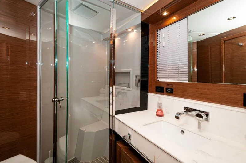 Harper Bell Yacht Photos Pics 2020 Cruisers Yachts- HARPER BELL- VIP Head 2