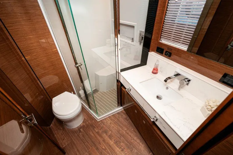 Harper Bell Yacht Photos Pics 2020 Cruisers Yachts- HARPER BELL- VIP Head 3