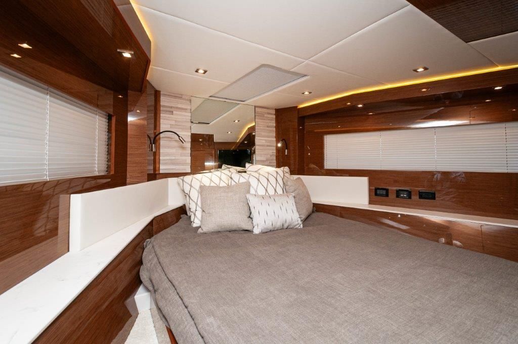 2020 Cruisers Yachts 59 