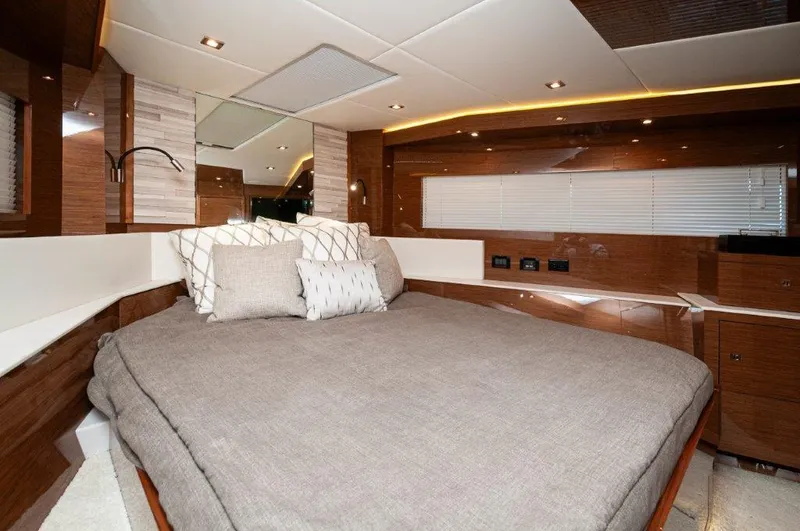 Harper Bell Yacht Photos Pics 2020 Cruisers Yachts- HARPER BELL- VIP SR 2