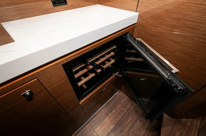 Harper Bell Yacht Photos Pics 2020 Cruisers Yachts- HARPER BELL-  Wine Cooler