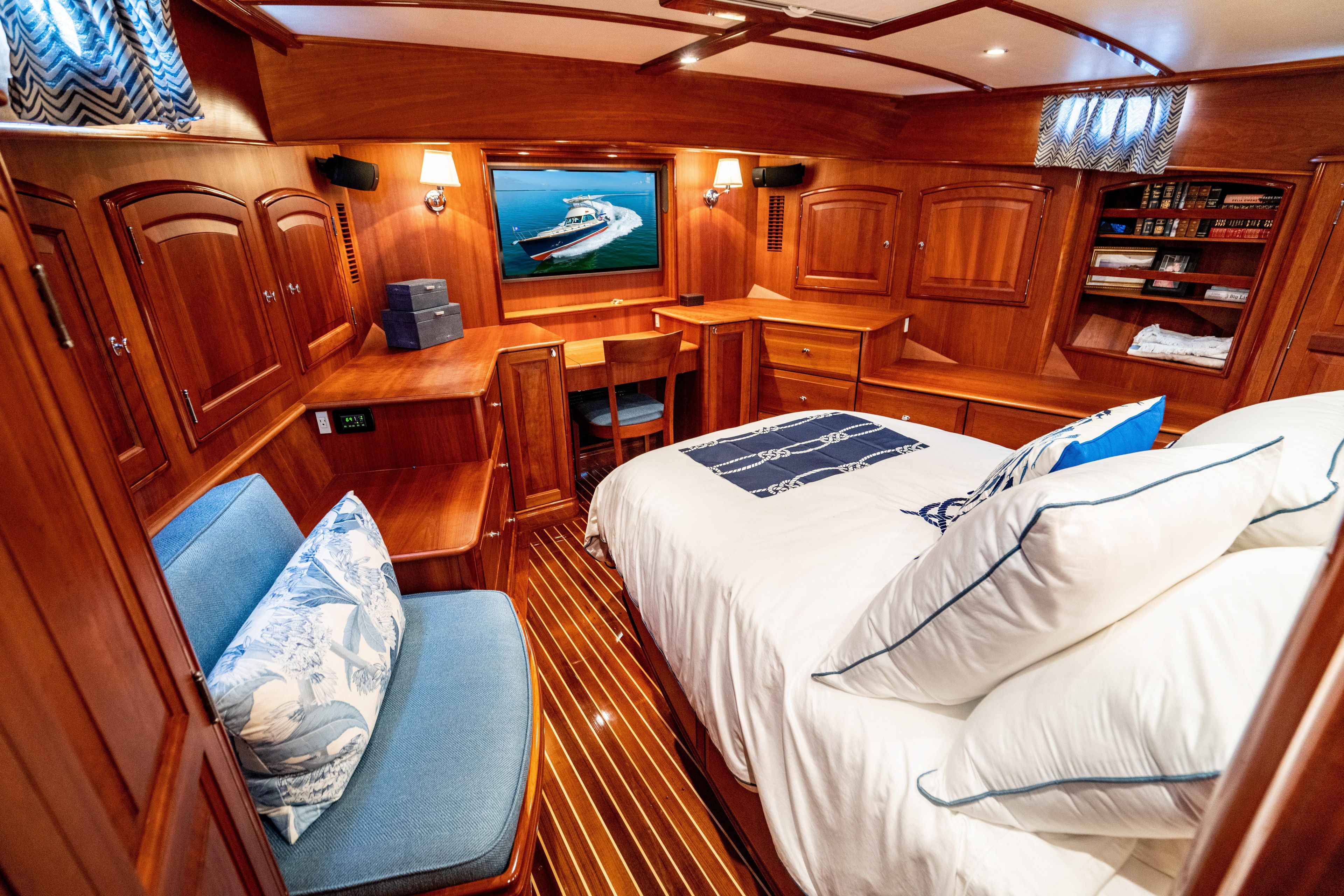 Yacht
