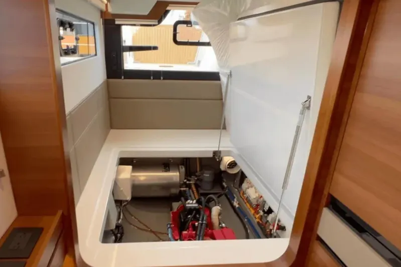 Hoku'au Yacht Photos Pics HH44-06