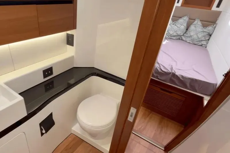 Hoku'au Yacht Photos Pics HH44-06