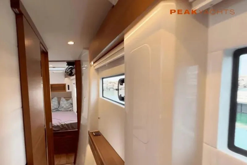 Hoku'au Yacht Photos Pics HH44-06