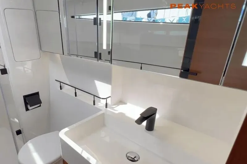 Hoku'au Yacht Photos Pics HH44-06