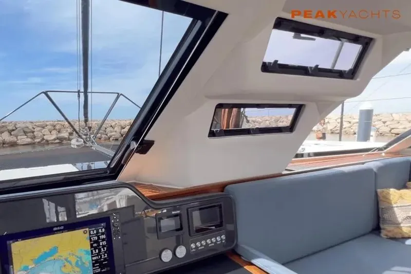 Hoku'au Yacht Photos Pics HH44-06