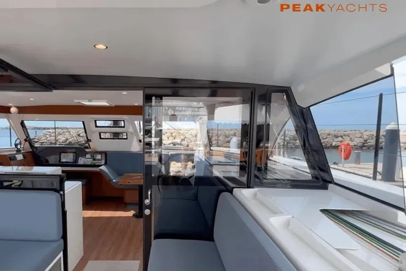 Hoku'au Yacht Photos Pics HH44-06