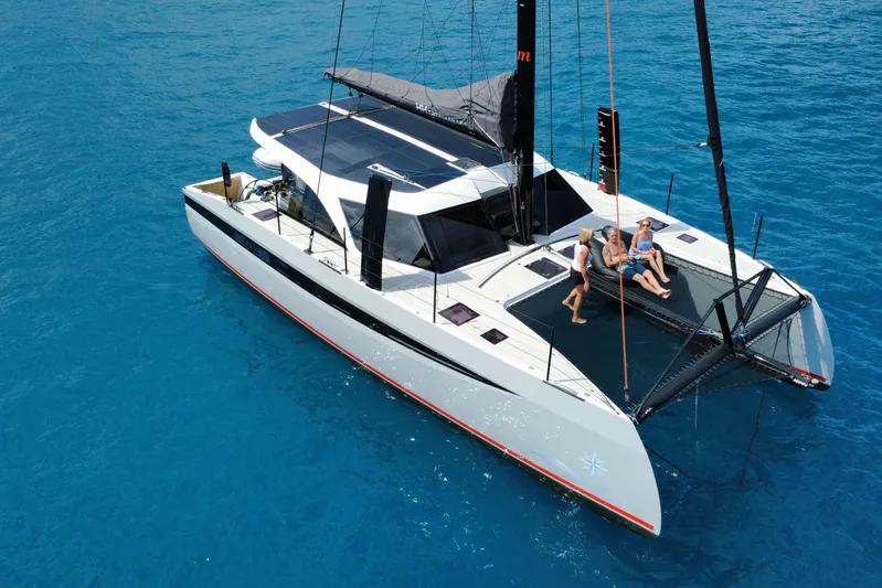 Hoku'au Yacht Photos Pics HH44-06