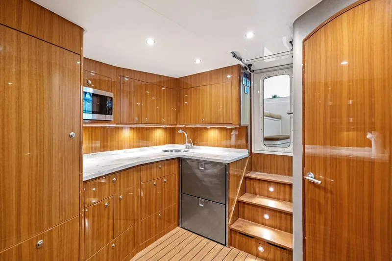 Quality Time Yacht Photos Pics 