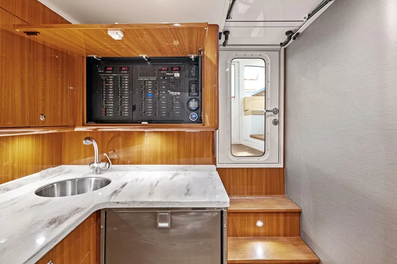 Quality Time Yacht Photos Pics 