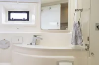 2015 - Leopard 48 - Guest Head