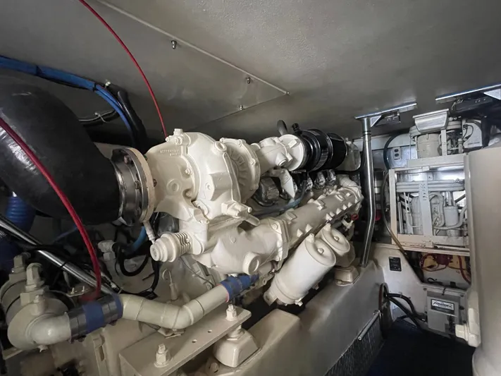 Escape Yacht Photos Pics Engine room of 1998 Ocean Yachts 53 Super Sport.