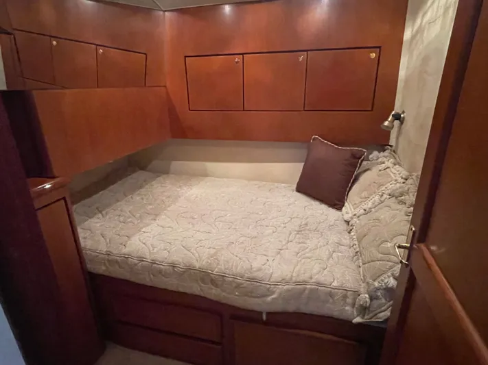Escape Yacht Photos Pics Interior of 1998 Ocean Yachts 53 Super Sport with cozy bed.