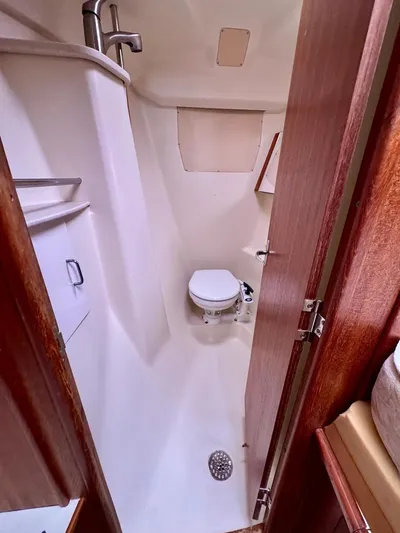 Gypsy Palace Yacht Photos Pics 2003 Hunter Passage 420 yacht bathroom with toilet and shower.