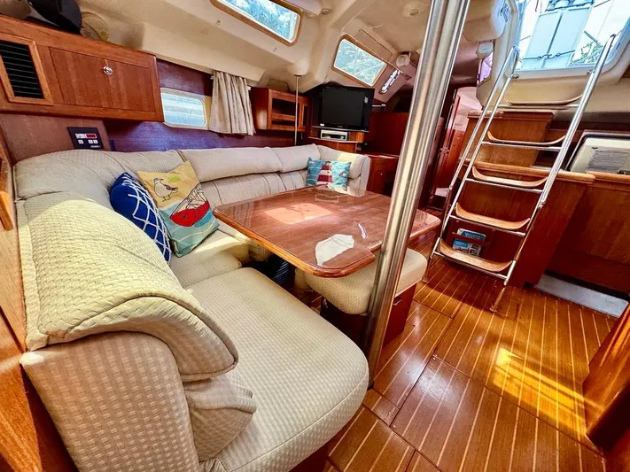 Gypsy Palace Yacht Photos Pics Interior of 2003 Hunter Passage 420 sailboat with cozy seating and wooden finishes.