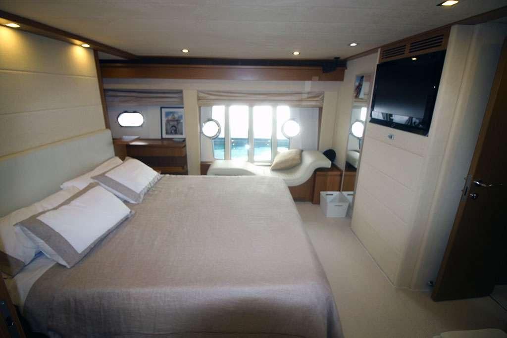2006 Ferretti Yachts 78 