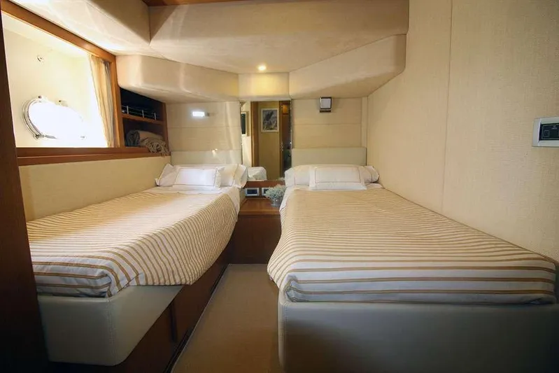  Yacht Photos Pics Twin bedroom in 2006 Ferretti Yachts 780, featuring striped bedding and modern design.