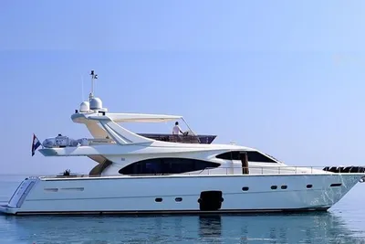 Ferretti Yachts 780