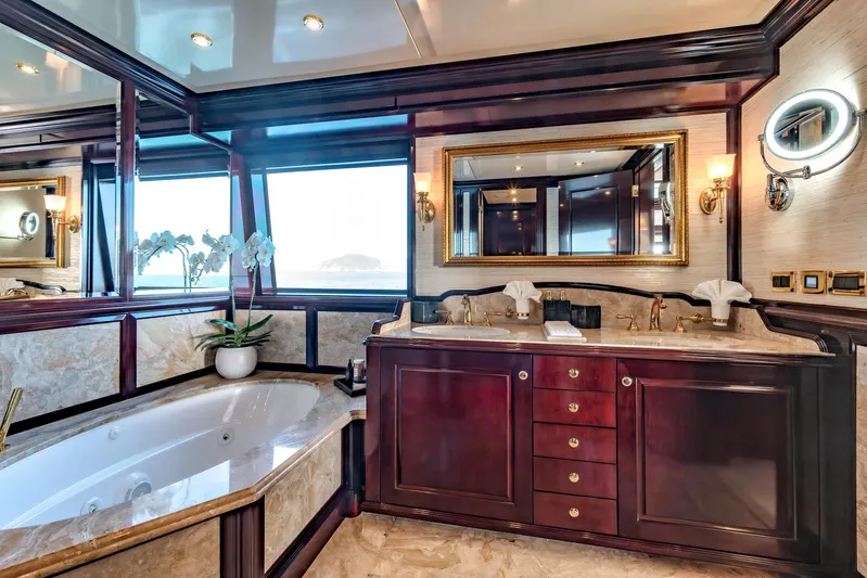 Sapphire Yacht Photos Pics 