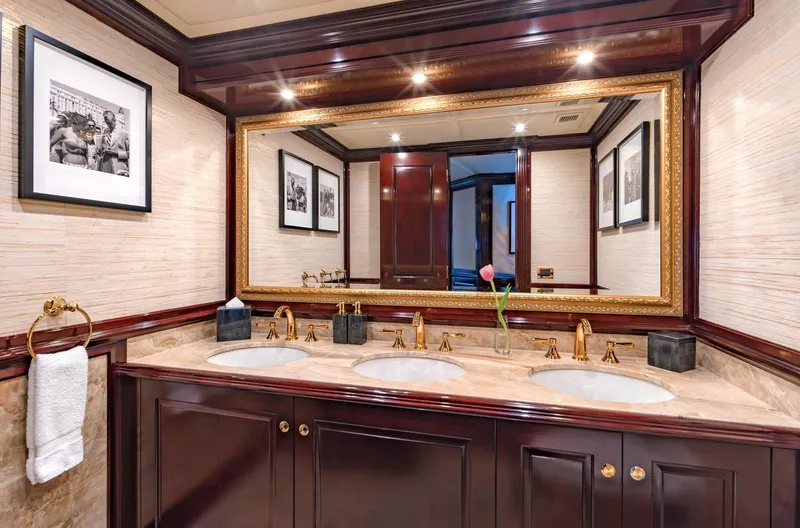 Sapphire Yacht Photos Pics 