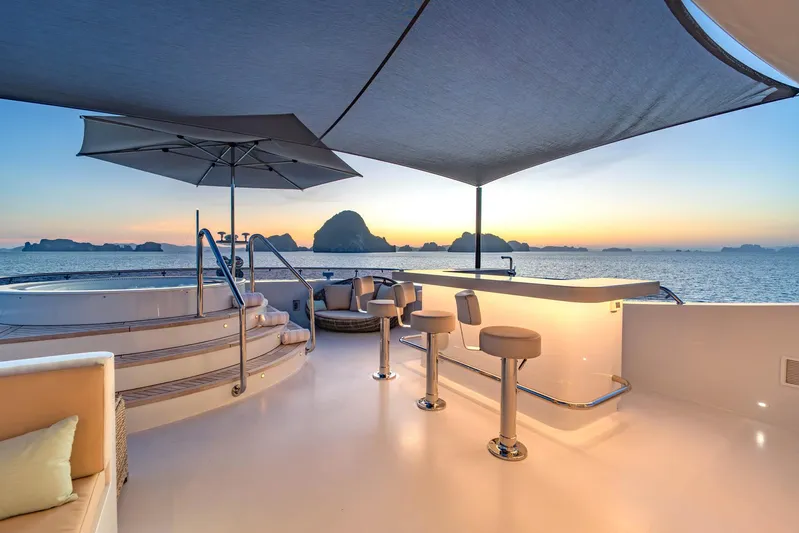 Sapphire Yacht Photos Pics 