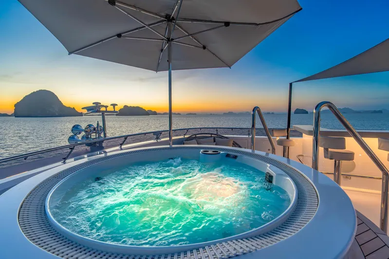 Sapphire Yacht Photos Pics 