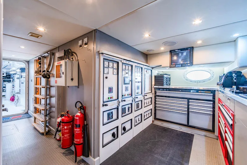 Sapphire Yacht Photos Pics 