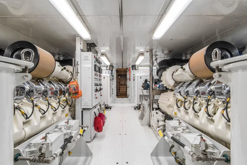 Sapphire Yacht Photos Pics 