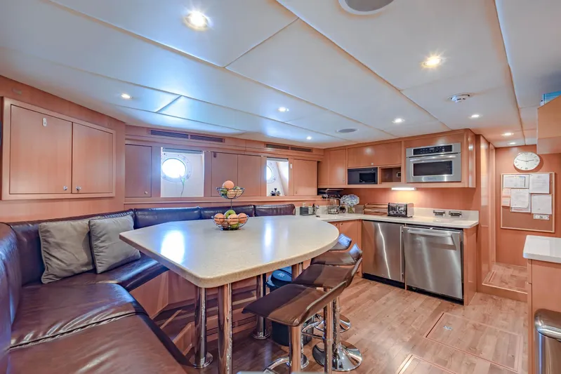 Sapphire Yacht Photos Pics 