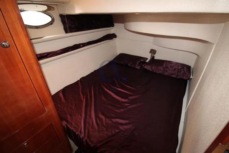  Yacht Photos Pics Luxurious cabin interior of 2004 Enterprise Marine 43 FLY yacht with cozy bed.