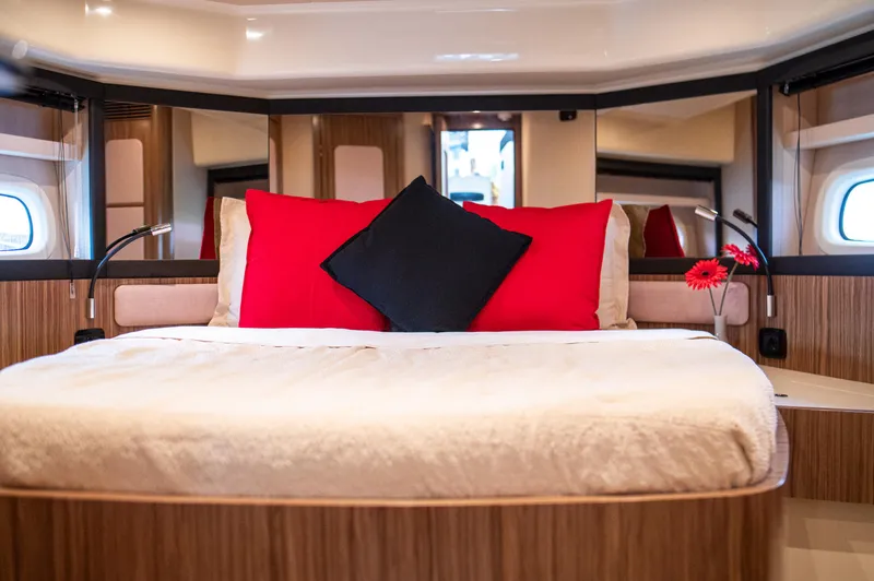 Fat Bob Yacht Photos Pics 