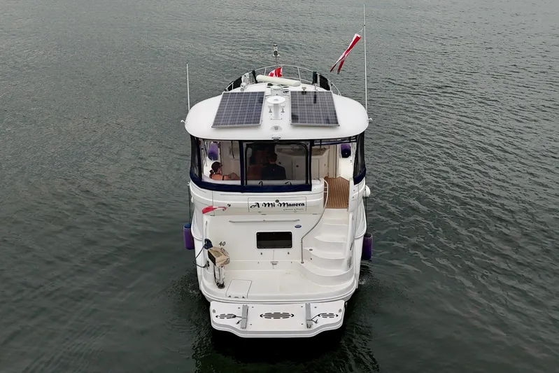 A Mi Manera Yacht Photos Pics 2007 Sea Ray 40 Motor Yacht on water, rear view with solar panels.