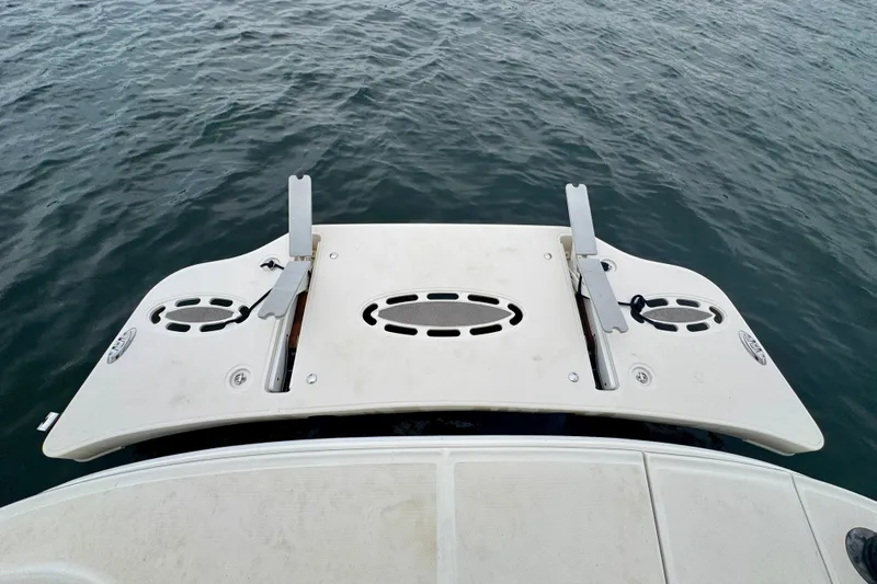 A Mi Manera Yacht Photos Pics 2007 Sea Ray 40 Motor Yacht swim platform on calm water.