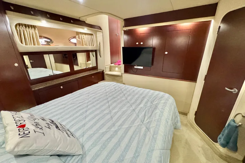 A Mi Manera Yacht Photos Pics Luxurious bedroom interior of 2007 Sea Ray 40 Motor Yacht with TV and elegant decor.