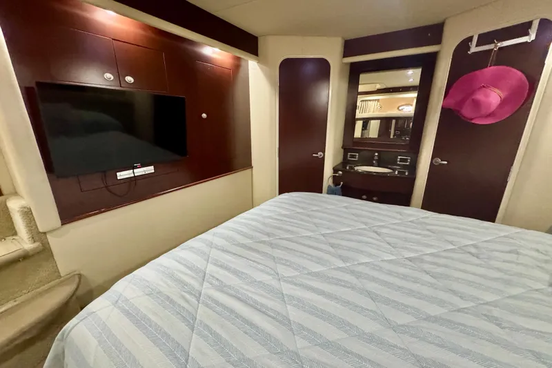 A Mi Manera Yacht Photos Pics Interior of 2007 Sea Ray 40 Motor Yacht with TV, bed, and bathroom.