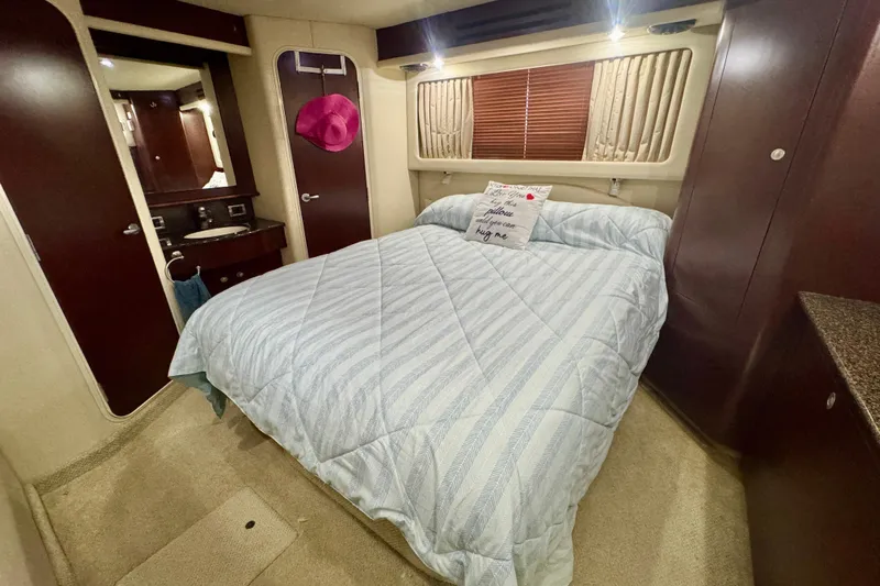 A Mi Manera Yacht Photos Pics 2007 Sea Ray 40 Motor Yacht bedroom with cozy bed and elegant wood finishes.