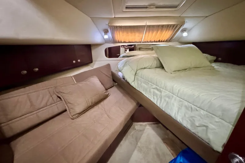 A Mi Manera Yacht Photos Pics Luxurious 2007 Sea Ray 40 Motor Yacht bedroom with cozy bedding and elegant design.