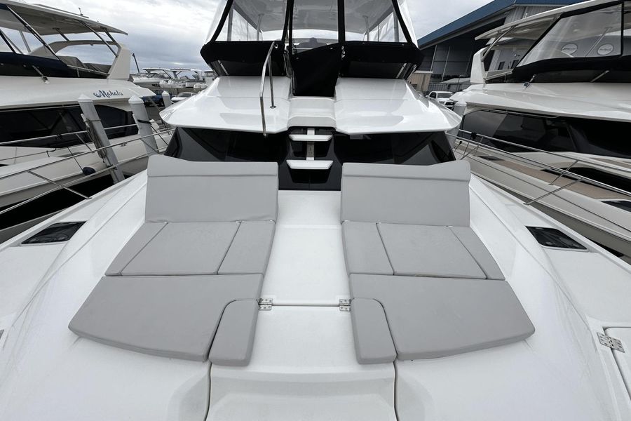 2023 Aquila 44 Yacht