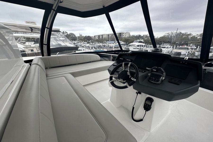 2023 Aquila 44 Yacht