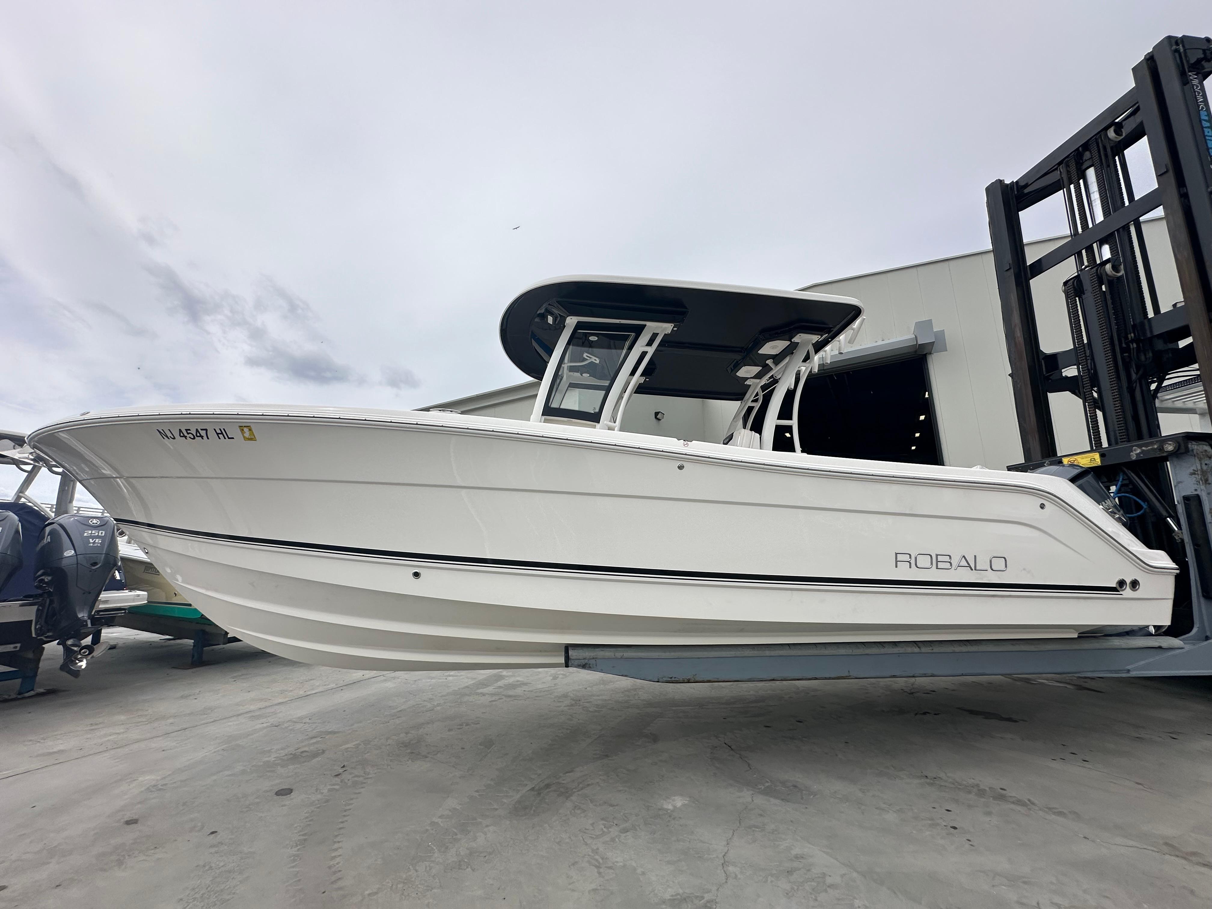 2018 Robalo R302 Center Console for sale - YachtWorld